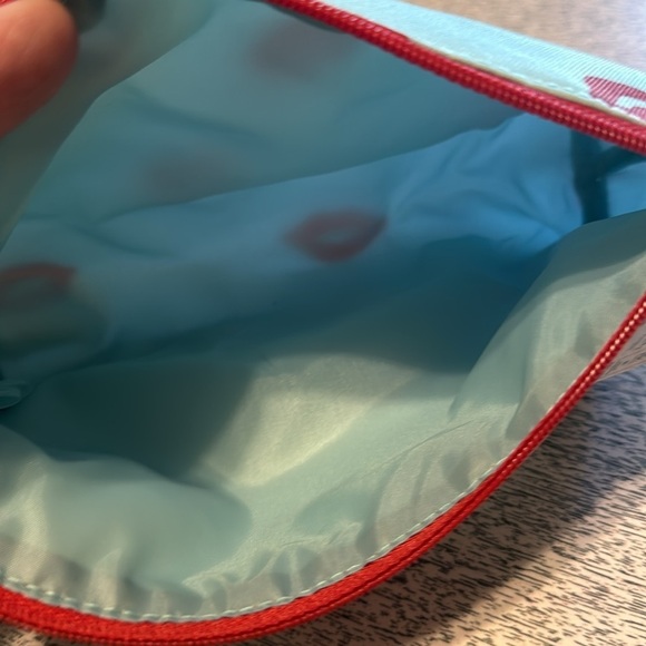 Kate Spade X Clinque Red Lips Beauty Bag NWT - Picture 5 of 5